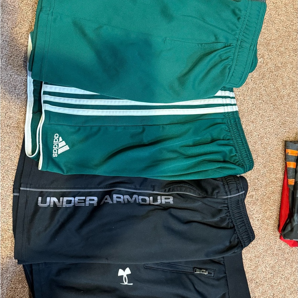 5 pairs of boys size M shorts for one price